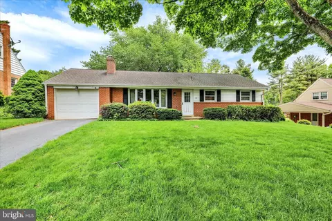 523 Bean Blossom Dr, Lancaster, PA 17603