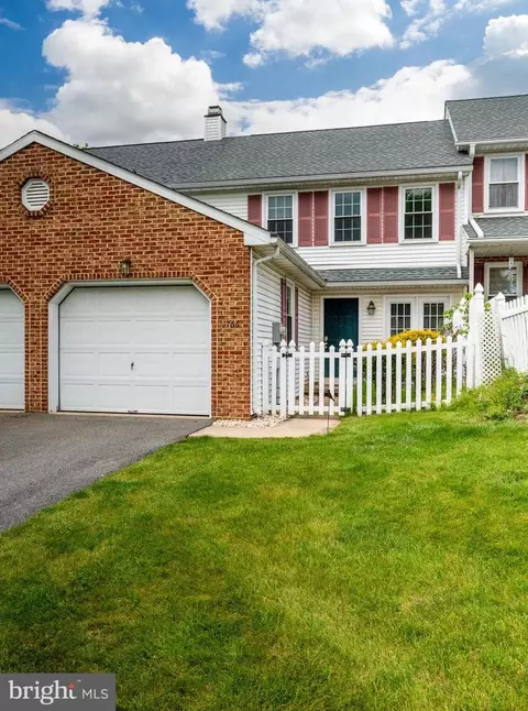 1766 Betz Farm Dr, Lancaster, PA 17603
