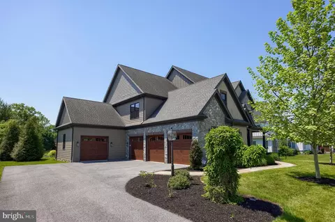 Exterior - 428 Southampton Dr, Lititz, PA 17543 photo 4 of 7
