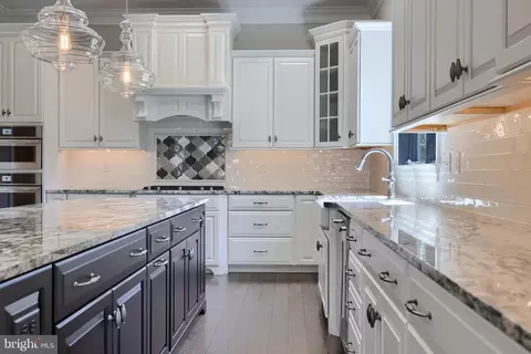 Kitchen - 428 Southampton Dr, Lititz, PA 17543 photo 4 of 5