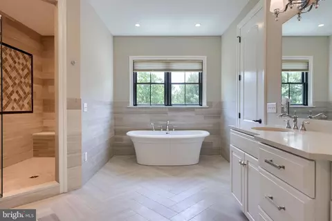 Bath - 428 Southampton Dr, Lititz, PA 17543 photo 4 of 9
