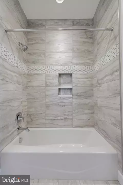 Bath - 428 Southampton Dr, Lititz, PA 17543 photo 8 of 9