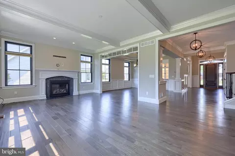 Living - 428 Southampton Dr, Lititz, PA 17543 photo 5 of 7
