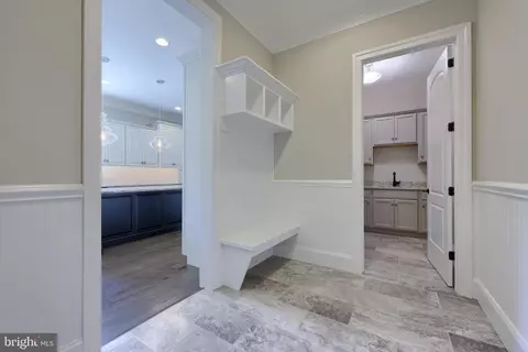 Entry Way - 428 Southampton Dr, Lititz, PA 17543 photo 8 of 12