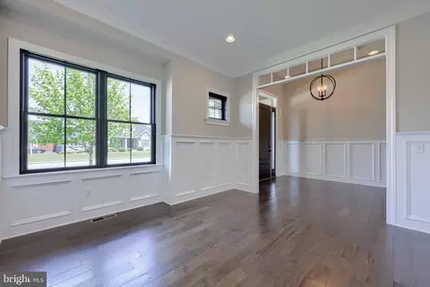 Living - 428 Southampton Dr, Lititz, PA 17543 photo 4 of 7