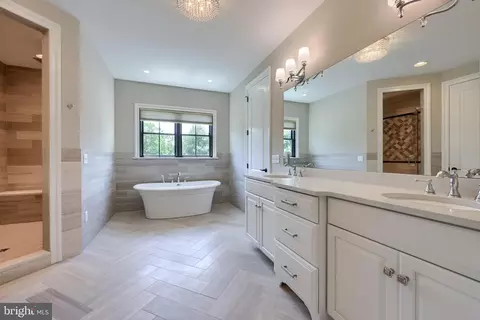 Bath - 428 Southampton Dr, Lititz, PA 17543 photo 1 of 9