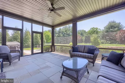 Exterior - 428 Southampton Dr, Lititz, PA 17543 photo 2 of 7