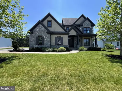 428 Southampton Dr, Lititz, PA 17543