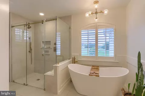 Bath - 1017 Sloan St, Lititz, PA 17543 photo 2 of 3