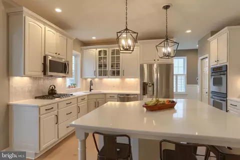 Kitchen - 1017 Sloan St, Lititz, PA 17543 photo 3 of 6
