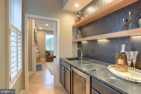 Entry Way - 1017 Sloan St, Lititz, PA 17543 photo 3 of 7