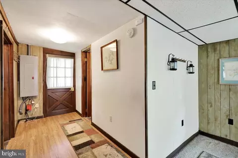 Entry Way - 1908 Washington Ave, Lititz, PA 17543 photo 2 of 3