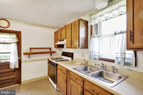 Kitchen - 1908 Washington Ave, Lititz, PA 17543 photo 2 of 2