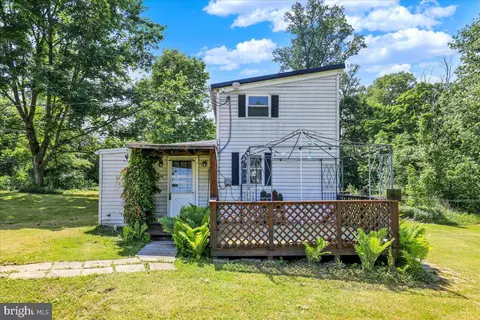 Exterior - 1908 Washington Ave, Lititz, PA 17543 photo 1 of 9