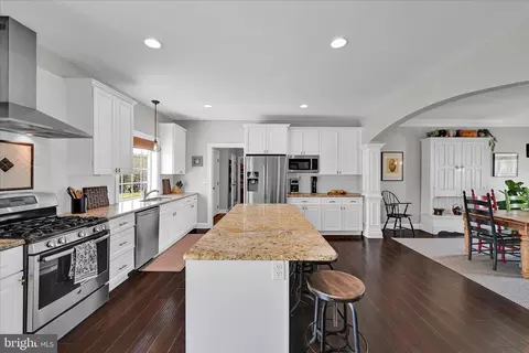 Kitchen - 678 Integrity Dr, Lititz, PA 17543 photo 4 of 4
