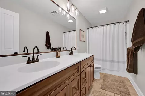 Bath - 678 Integrity Dr, Lititz, PA 17543 photo 4 of 4