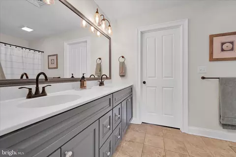 Bath - 678 Integrity Dr, Lititz, PA 17543 photo 2 of 4