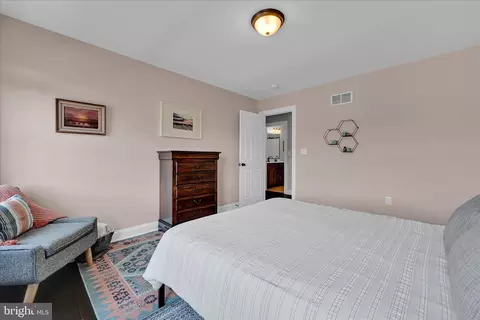 Bedroom - 678 Integrity Dr, Lititz, PA 17543 photo 6 of 8