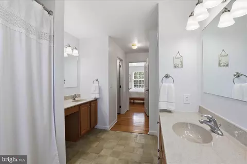 Entry Way - 533 Thornberry Ln, Lititz, PA 17543 photo 7 of 8