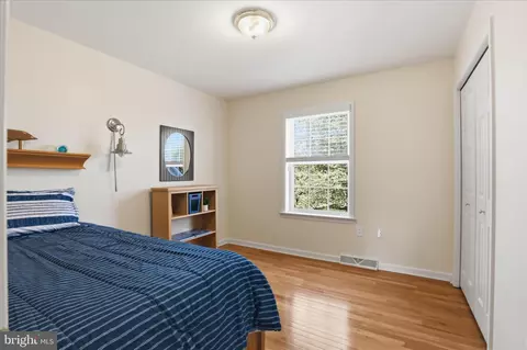 Bedroom - 533 Thornberry Ln, Lititz, PA 17543 photo 8 of 12