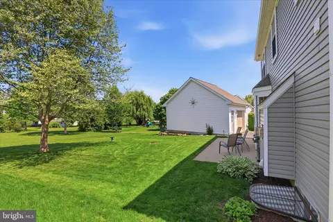 Exterior - 533 Thornberry Ln, Lititz, PA 17543 photo 5 of 8