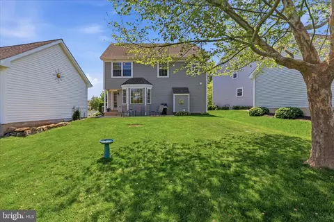 Exterior - 533 Thornberry Ln, Lititz, PA 17543 photo 6 of 8