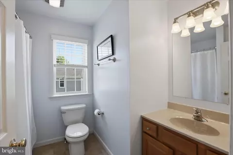 Bath - 533 Thornberry Ln, Lititz, PA 17543 photo 3 of 3