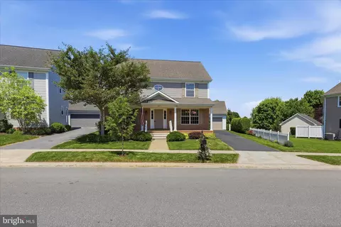 Exterior - 533 Thornberry Ln, Lititz, PA 17543 photo 2 of 8