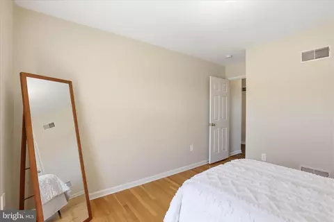 Bedroom - 533 Thornberry Ln, Lititz, PA 17543 photo 7 of 12