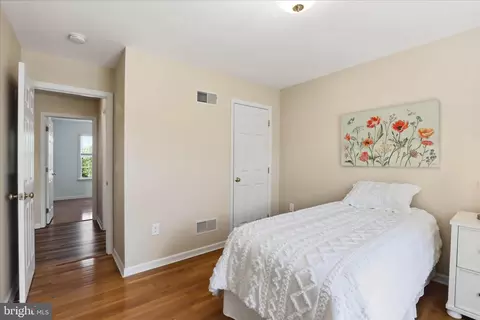 Bedroom - 533 Thornberry Ln, Lititz, PA 17543 photo 6 of 12
