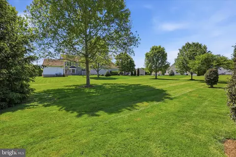 Exterior - 533 Thornberry Ln, Lititz, PA 17543 photo 8 of 8