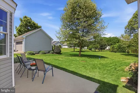 Exterior - 533 Thornberry Ln, Lititz, PA 17543 photo 4 of 8