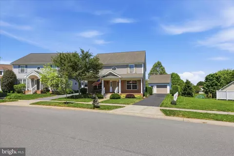Exterior - 533 Thornberry Ln, Lititz, PA 17543 photo 3 of 8