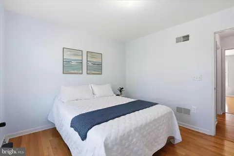 Bedroom - 533 Thornberry Ln, Lititz, PA 17543 photo 11 of 12