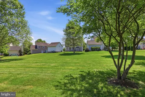 Exterior - 533 Thornberry Ln, Lititz, PA 17543 photo 7 of 8