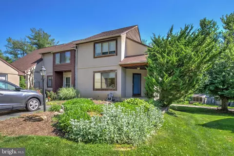 450 Stonegate Ct, Millersville, PA 17551
