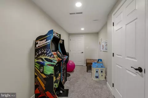 Entry Way - 837 Ballstown Rd, Lititz, PA 17543 photo 9 of 10