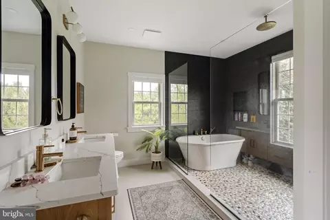 Bath - 837 Ballstown Rd, Lititz, PA 17543 photo 1 of 13