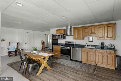 Kitchen - 837 Ballstown Rd, Lititz, PA 17543 photo 7 of 8