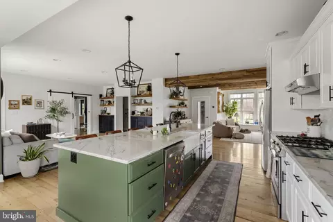 Kitchen - 837 Ballstown Rd, Lititz, PA 17543 photo 4 of 8