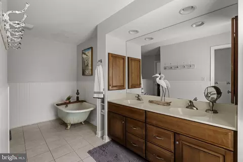 Bath - 837 Ballstown Rd, Lititz, PA 17543 photo 8 of 13