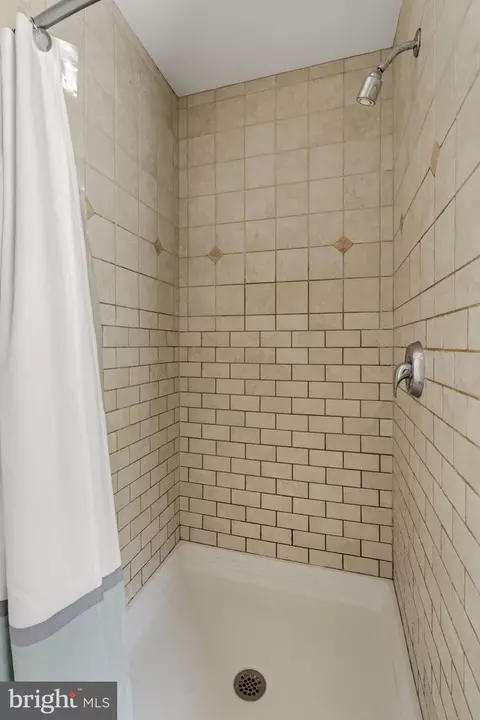 Bath - 837 Ballstown Rd, Lititz, PA 17543 photo 7 of 13