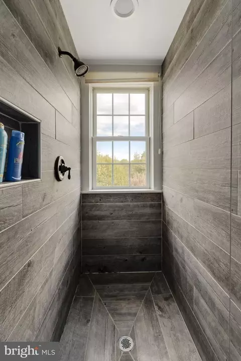 Bath - 837 Ballstown Rd, Lititz, PA 17543 photo 10 of 13