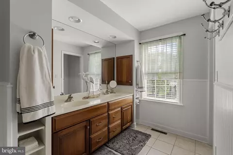 Bath - 837 Ballstown Rd, Lititz, PA 17543 photo 6 of 13