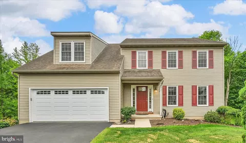 305 Village Spring Ln, Reinholds, PA 17569