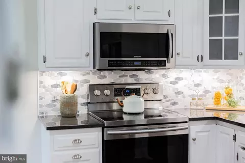 Kitchen - 2848 Kissel Hill Rd, Lititz, PA 17543 photo 8 of 9