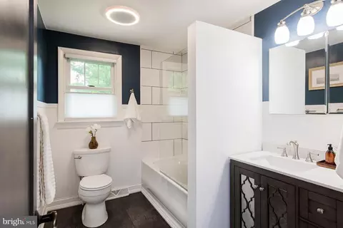 Bath - 2848 Kissel Hill Rd, Lititz, PA 17543 photo 1 of 5