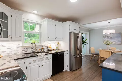 Kitchen - 2848 Kissel Hill Rd, Lititz, PA 17543 photo 5 of 9