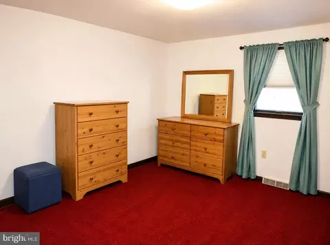 Bedroom - 922 May Rd, Lititz, PA 17543 photo 4 of 4