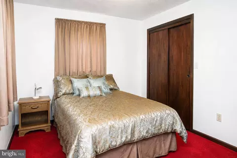 Bedroom - 922 May Rd, Lititz, PA 17543 photo 1 of 4
